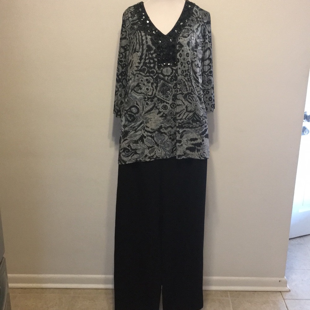 2️⃣Beautiful 2-pc business outfit2️⃣